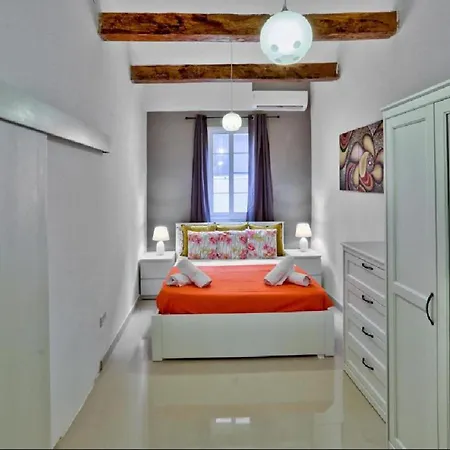 Exquisite 3-bedroom Duplex Penthouse With Jacuzzi In Centre * 발레타