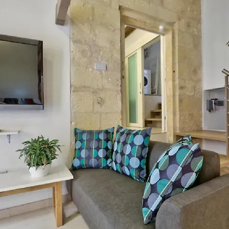 Exquisite 3-bedroom Duplex Penthouse With Jacuzzi In Centre 아파트 발레타