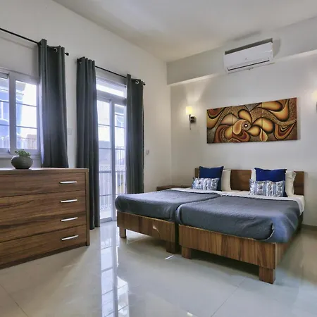 Exquisite 3-bedroom Duplex Penthouse With Jacuzzi In Centre 아파트 발레타