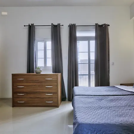 Exquisite 3-bedroom Duplex Penthouse With Jacuzzi In Centre 아파트 *