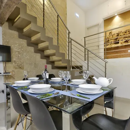 아파트 Exquisite 3-bedroom Duplex Penthouse With Jacuzzi In Centre 발레타