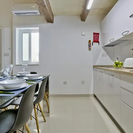 Exquisite 3-bedroom Duplex Penthouse With Jacuzzi In Centre * Валетта