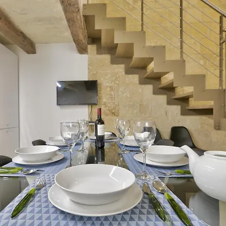 아파트 Exquisite 3-bedroom Duplex Penthouse With Jacuzzi In Centre