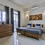 Exquisite 3-bedroom Duplex Penthouse With Jacuzzi In Centre Apartamento La Valeta
