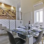 Exquisite 3-bedroom Duplex Penthouse With Jacuzzi In Centre *