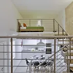 Exquisite 3-bedroom Duplex Penthouse With Jacuzzi In Centre