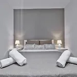 Exquisite 3-bedroom Duplex Penthouse With Jacuzzi In Centre Apartamento
