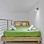 Exquisite 3-bedroom Duplex Penthouse With Jacuzzi In Centre
