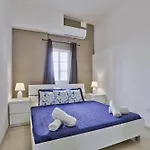 Exquisite 3-bedroom Duplex Penthouse With Jacuzzi In Centre Apartamento