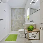 Exquisite 3-bedroom Duplex Penthouse With Jacuzzi In Centre Apartamento *