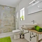 Exquisite 3-bedroom Duplex Penthouse With Jacuzzi In Centre