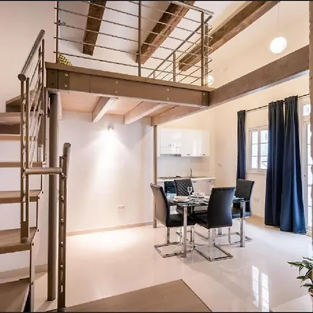Exquisite 3-bedroom Duplex Penthouse With Jacuzzi In Centre Apartment Valletta