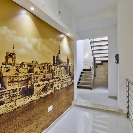 Exquisite 3-bedroom Duplex Penthouse With Jacuzzi In Centre * La Valletta