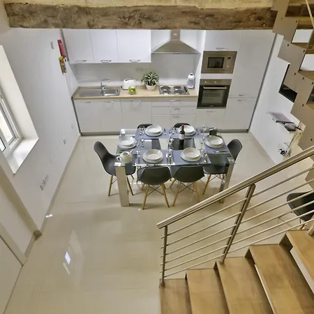 Exquisite 3-bedroom Duplex Penthouse With Jacuzzi In Centre Apartment Valletta