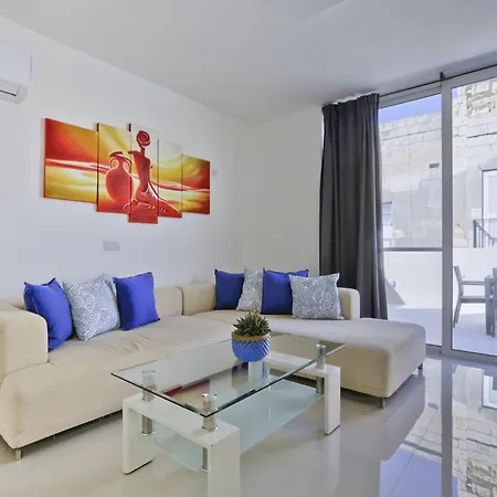 Exquisite 3-bedroom Duplex Penthouse With Jacuzzi In Centre Apartment Valletta
