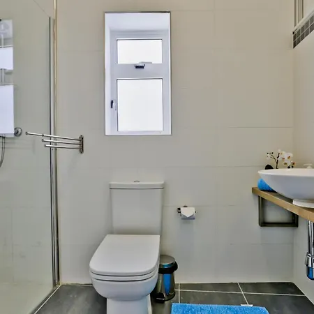 Exquisite 3-bedroom Duplex Penthouse With Jacuzzi In Centre Apartment *