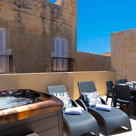 Exquisite 3-bedroom Duplex Penthouse With Jacuzzi In Centre Valletta