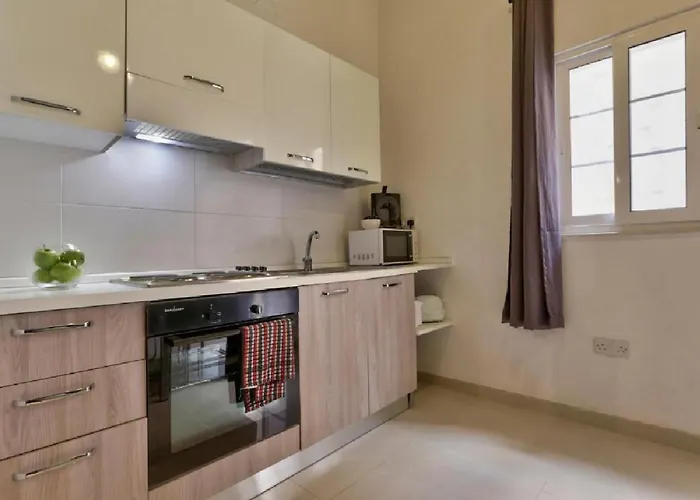 Exquisite 3-bedroom Duplex Penthouse With Jacuzzi In Centre Lejlighed