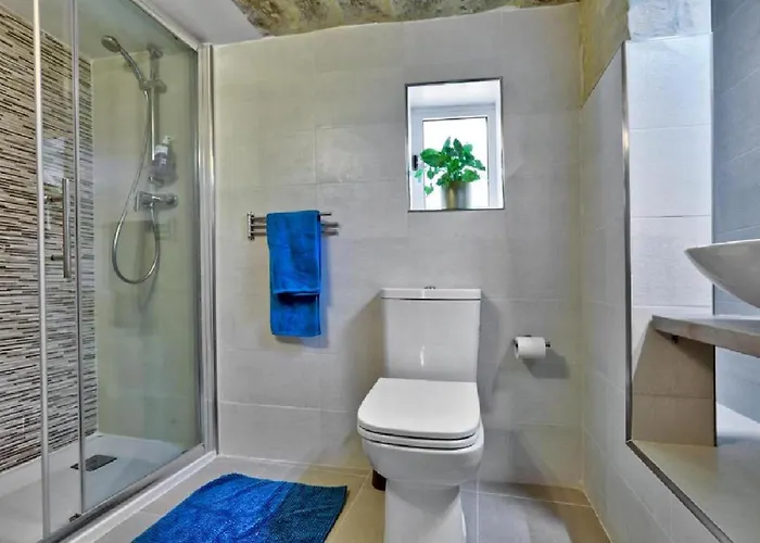 Exquisite 3-bedroom Duplex Penthouse With Jacuzzi In Centre Lejlighed *