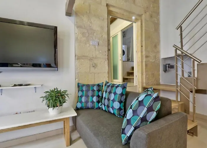 Exquisite 3-bedroom Duplex Penthouse With Jacuzzi In Centre Lejlighed Valletta