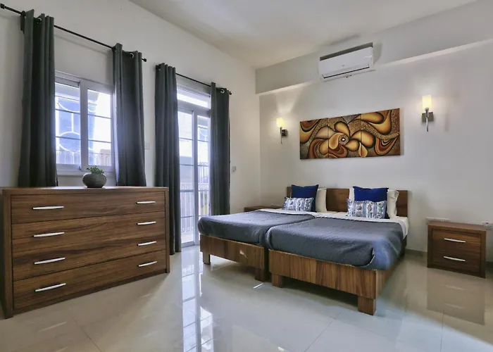 Exquisite 3-bedroom Duplex Penthouse With Jacuzzi In Centre Lejlighed Valletta