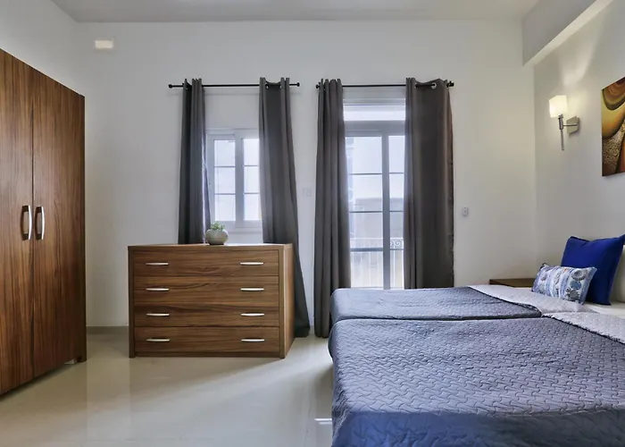 Exquisite 3-bedroom Duplex Penthouse With Jacuzzi In Centre Lejlighed *