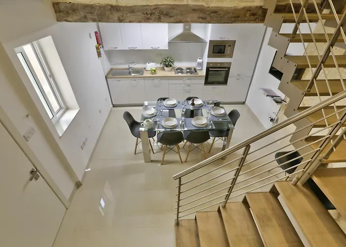 Exquisite 3-bedroom Duplex Penthouse With Jacuzzi In Centre Lejlighed Valletta