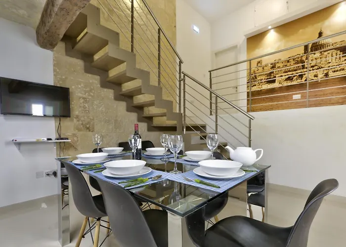Lejlighed Exquisite 3-bedroom Duplex Penthouse With Jacuzzi In Centre Valletta