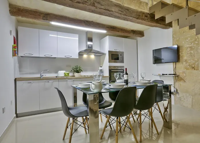 Exquisite 3-bedroom Duplex Penthouse With Jacuzzi In Centre Valletta