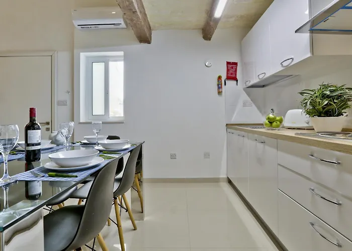 Exquisite 3-bedroom Duplex Penthouse With Jacuzzi In Centre * Valletta