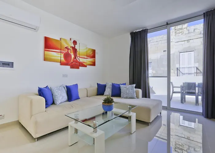 Exquisite 3-bedroom Duplex Penthouse With Jacuzzi In Centre Lejlighed Valletta