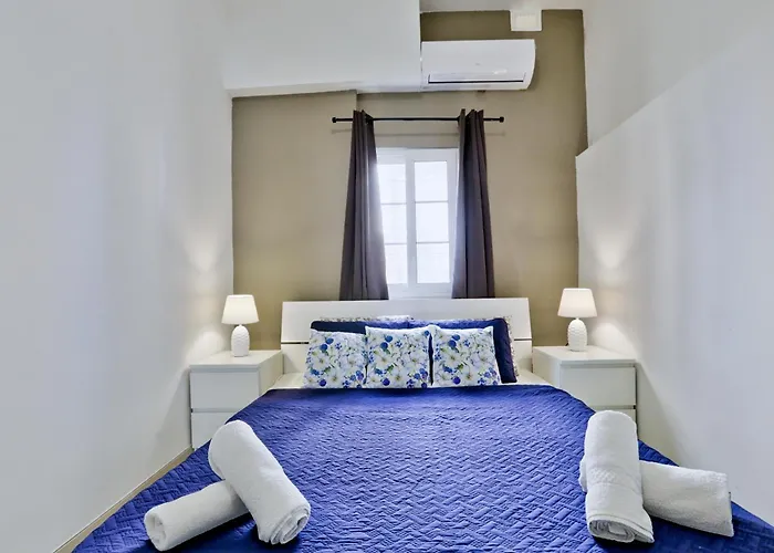 Lejlighed Exquisite 3-bedroom Duplex Penthouse With Jacuzzi In Centre Valletta