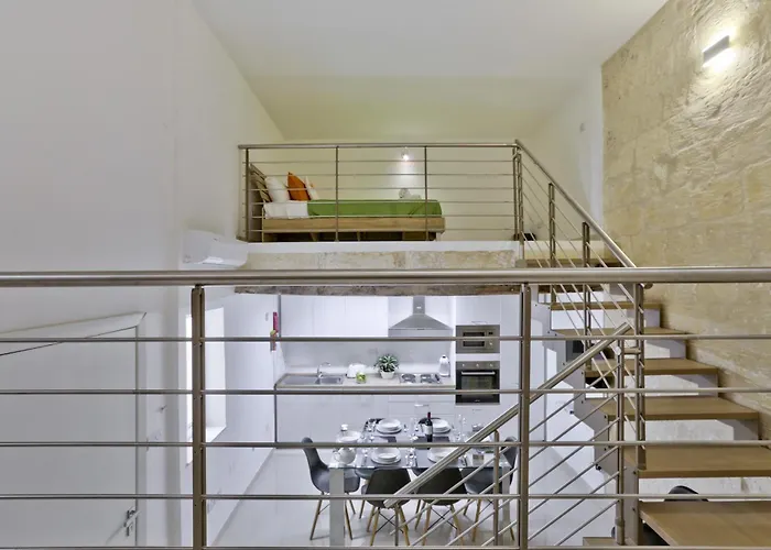 Exquisite 3-bedroom Duplex Penthouse With Jacuzzi In Centre