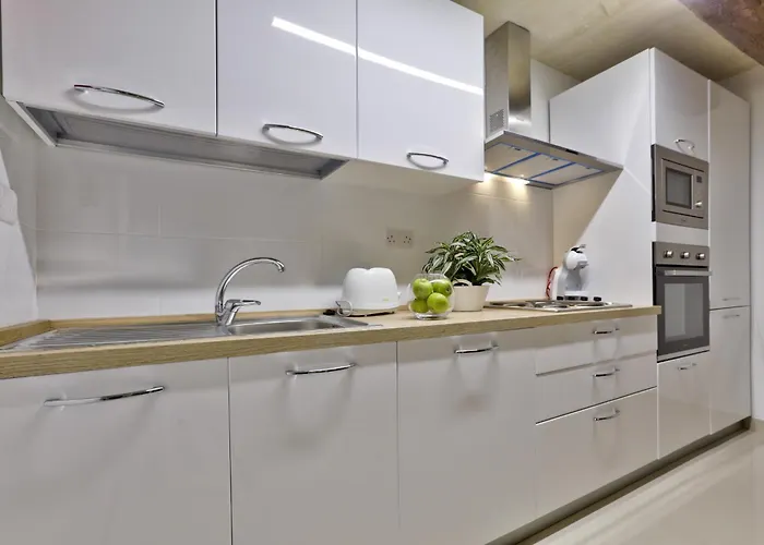 Lejlighed Exquisite 3-bedroom Duplex Penthouse With Jacuzzi In Centre Valletta