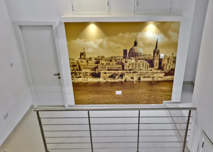 Exquisite 3-bedroom Duplex Penthouse With Jacuzzi In Centre *