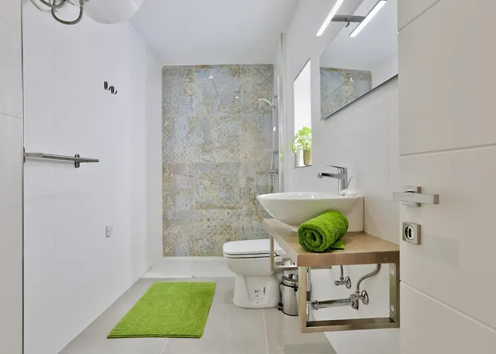 Exquisite 3-bedroom Duplex Penthouse With Jacuzzi In Centre Lejlighed *