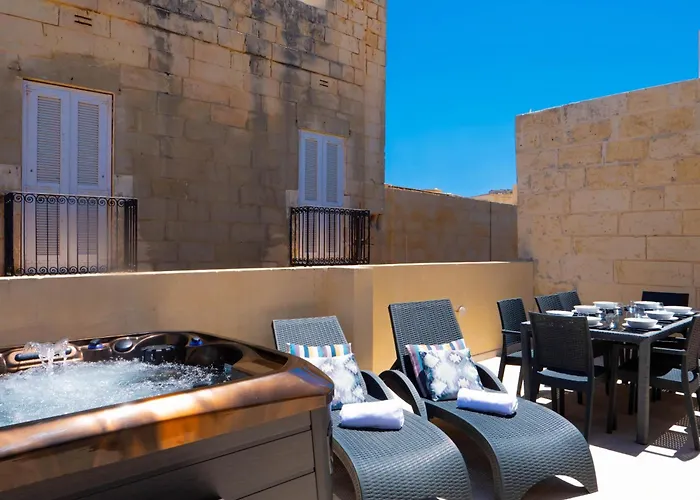 Exquisite 3-bedroom Duplex Penthouse With Jacuzzi In Centre Valletta